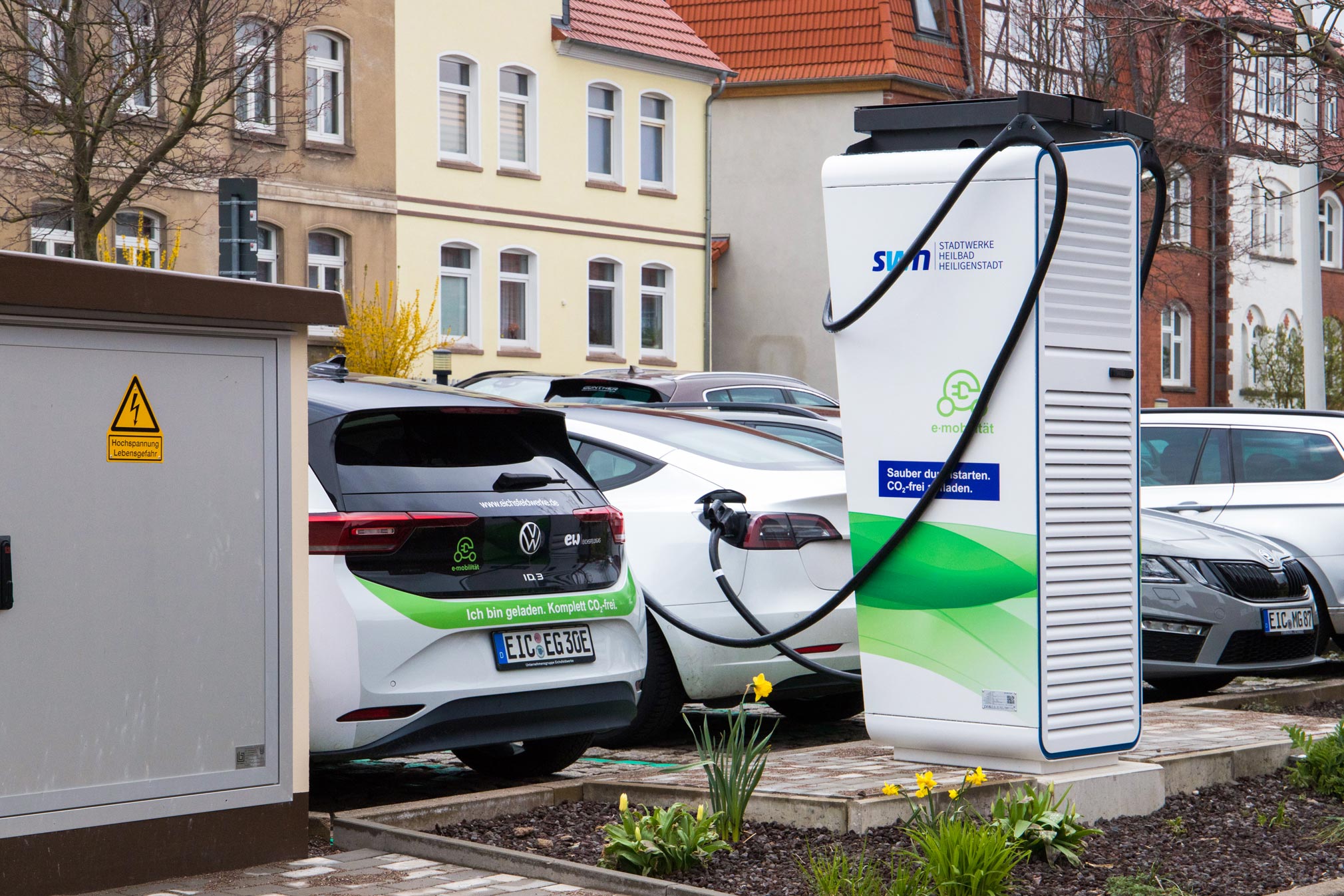 Die erste DC-Ladesäule im Eichsfeld mit einer Leistung von 300 kW steht auf dem Parkplatz am Krankenhaus in Heilbad Heiligenstadt.