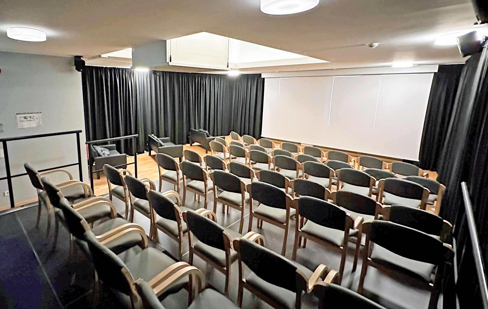 Der neu geschaffene Kinosaal in Dingelstädt bietet Platz für 80 Besucher – Film ab!